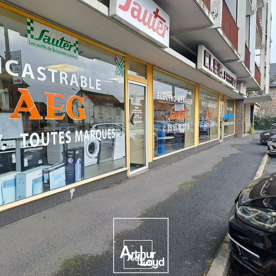 Local commercial de 300 m² à louer  Axe passant de Brive-la-Gaillarde