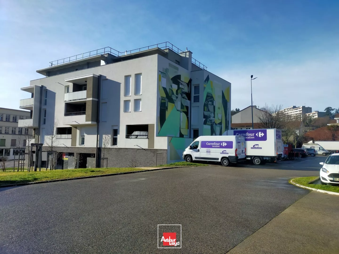 LOCAL COMMERCIAL 329M² A LOUER VOIRON PROCHE CENTRE VILLE PARKING