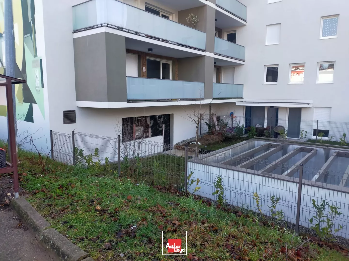 LOCAL COMMERCIAL 329M² A LOUER VOIRON PROCHE CENTRE VILLE PARKING