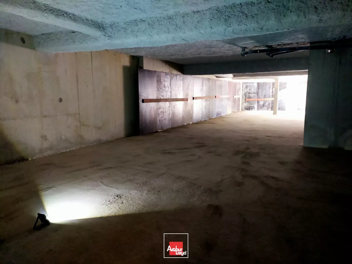 LOCAL COMMERCIAL 329M² A LOUER VOIRON PROCHE CENTRE VILLE PARKING