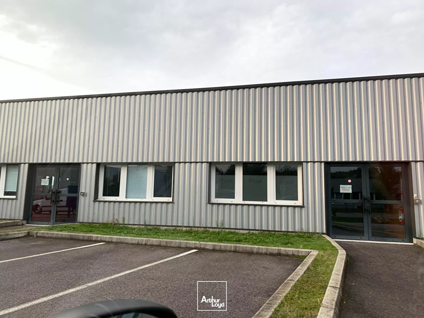 A vendre 300 m² de bureaux avec locataires en place