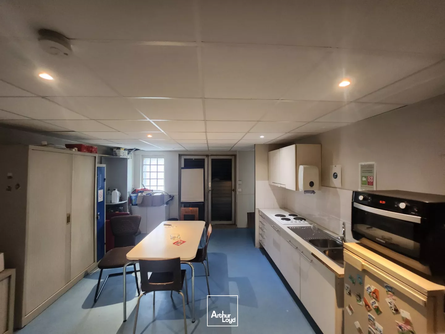 Bâtiment indépendant de 698 m² sur parcelle de 1 536 m²