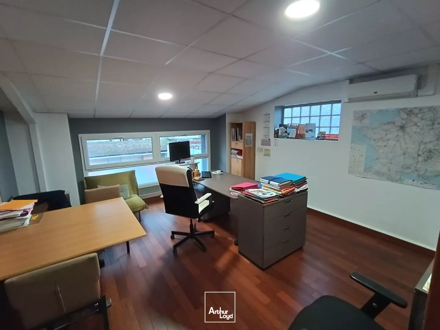 Bâtiment indépendant de 698 m² sur parcelle de 1 536 m²