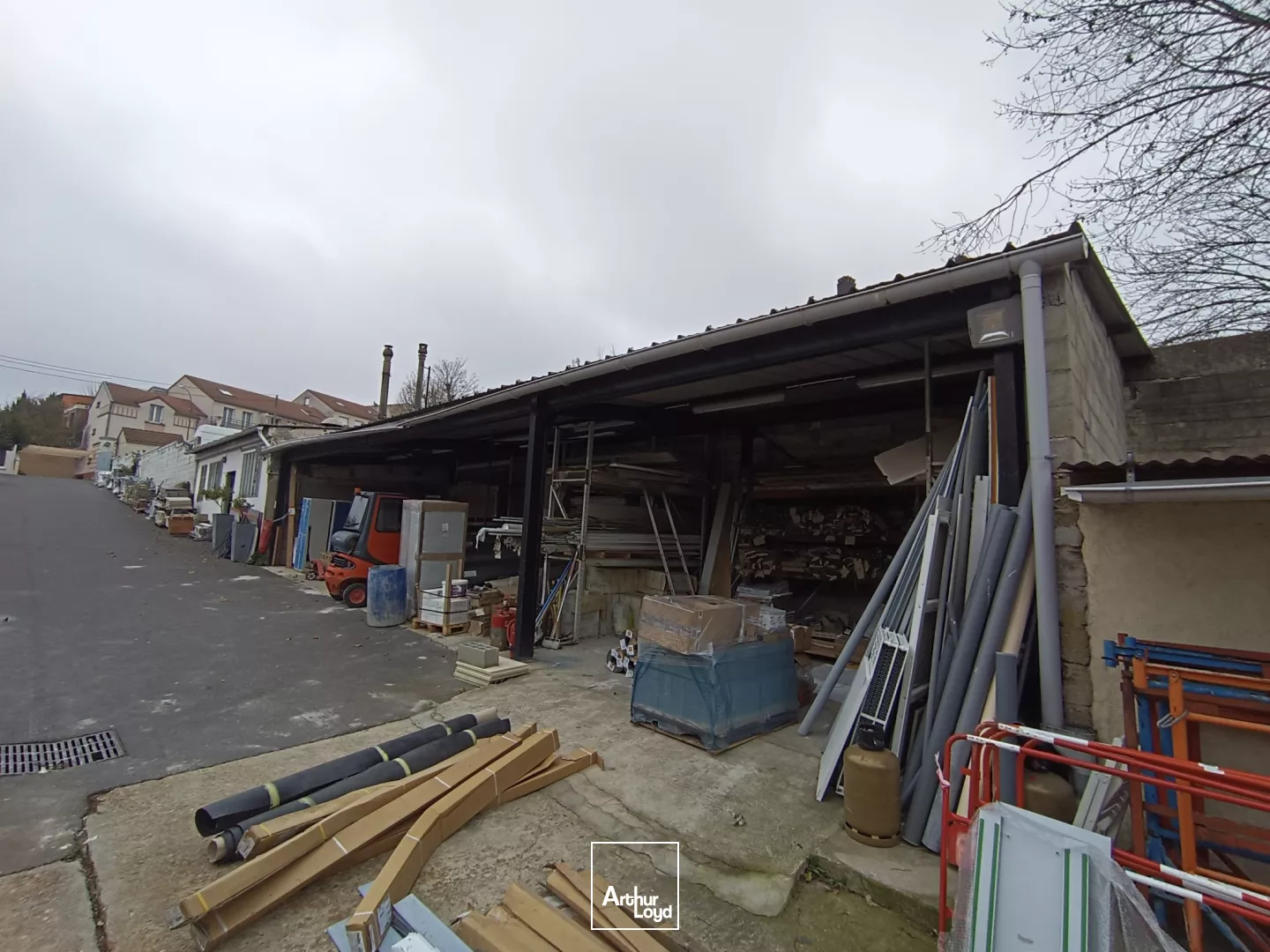 Bâtiment indépendant de 698 m² sur parcelle de 1 536 m²