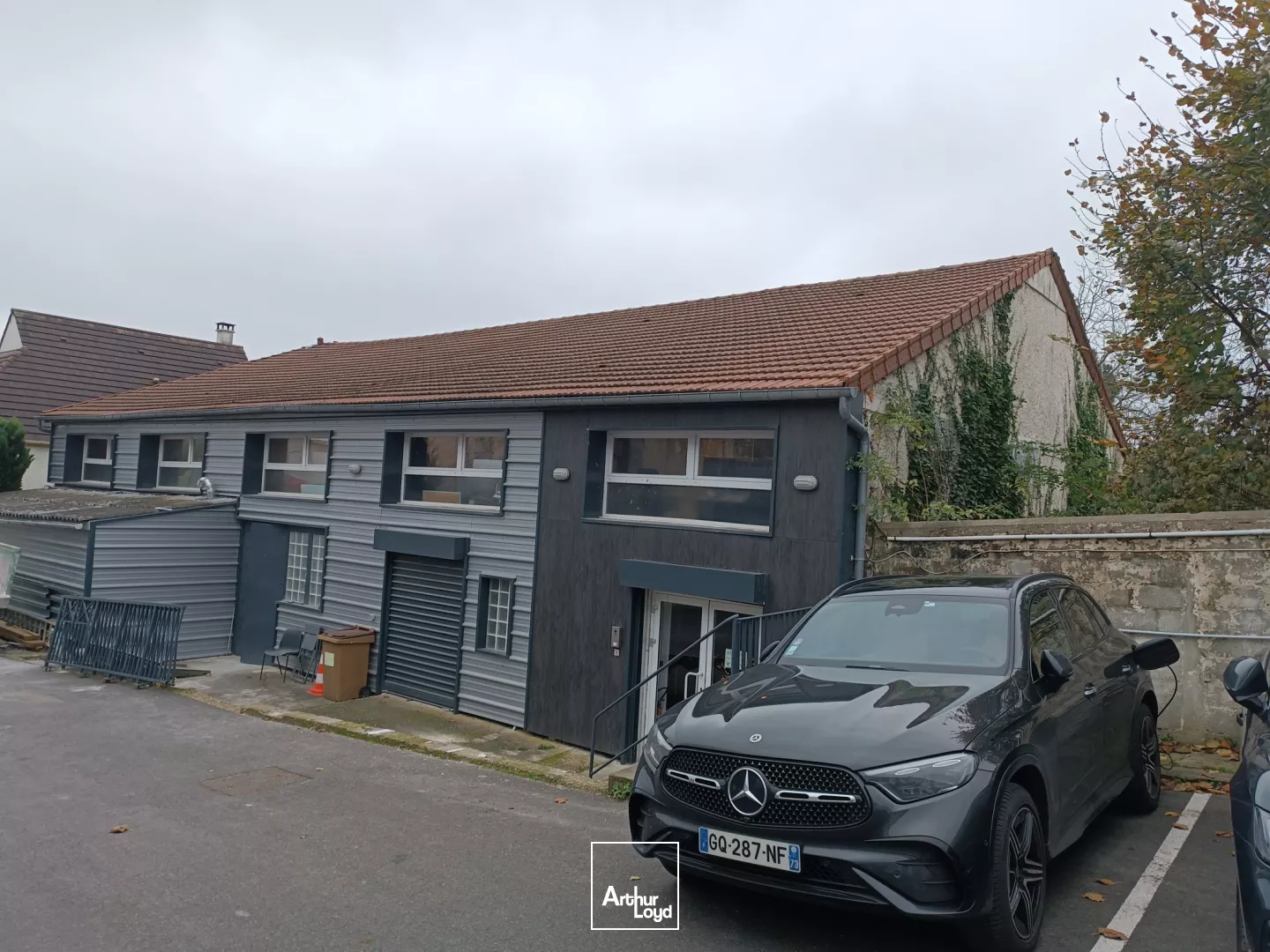 Bâtiment indépendant de 698 m² sur parcelle de 1 536 m²