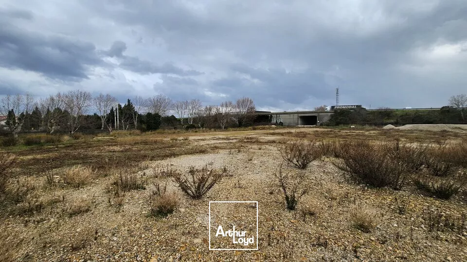 Terrain à vendre 1,2 ha - Avignon Nord - Emplacement et visibilité exceptionnels - Proche de l'Autoroute A7 