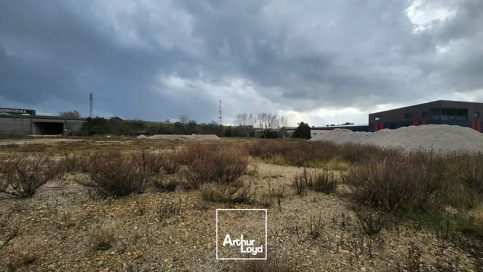 Terrain à vendre 1,2 ha - Avignon Nord - Emplacement et visibilité exceptionnels - Proche de l'Autoroute A7 