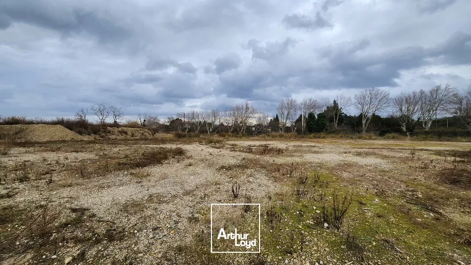 Terrain à vendre 1,2 ha - Avignon Nord - Emplacement et visibilité exceptionnels - Proche de l'Autoroute A7 