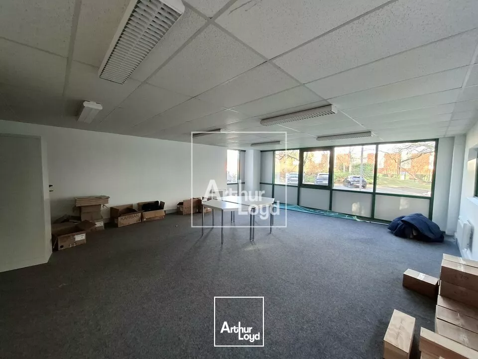 Bureaux en rez de chaussée avec possibilité de livraison 