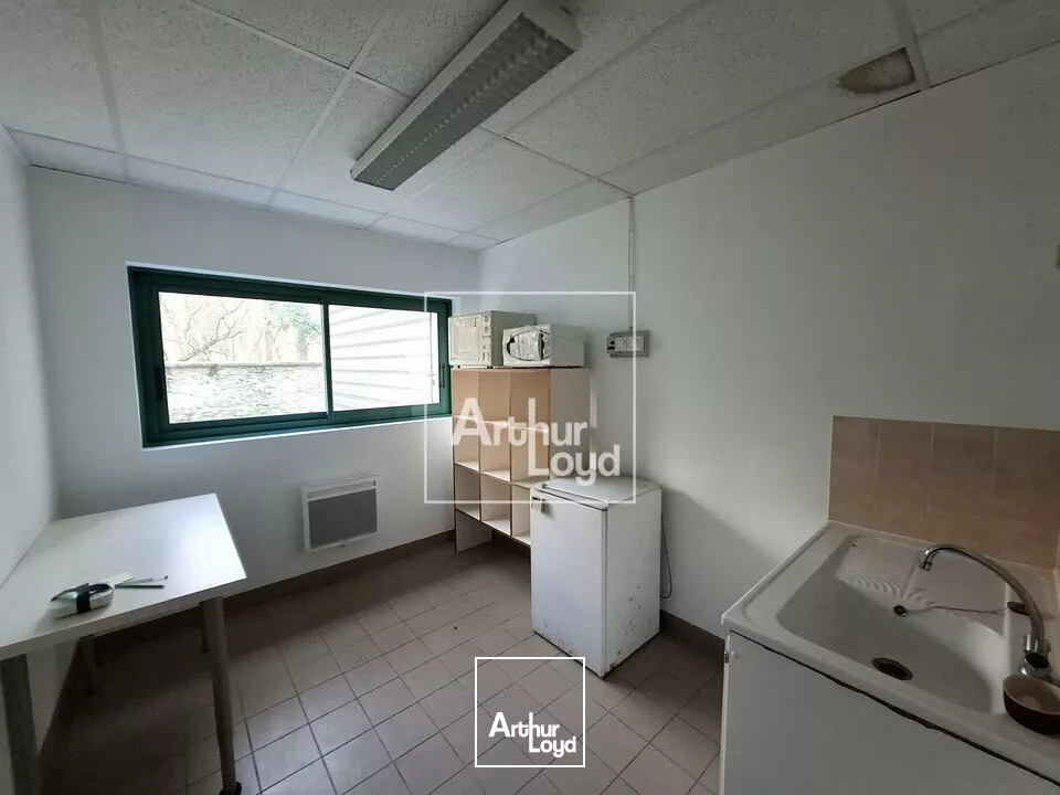 Bureaux en rez de chaussée avec possibilité de livraison 