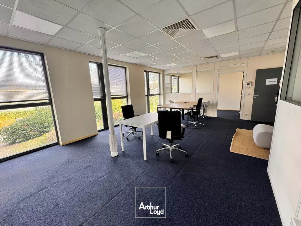 TOURS NORD L'AERONEF - D 910 ET ECHANGEUR A10 - A LOUER BUREAUX DE 64 M² - 1ER ETAGE