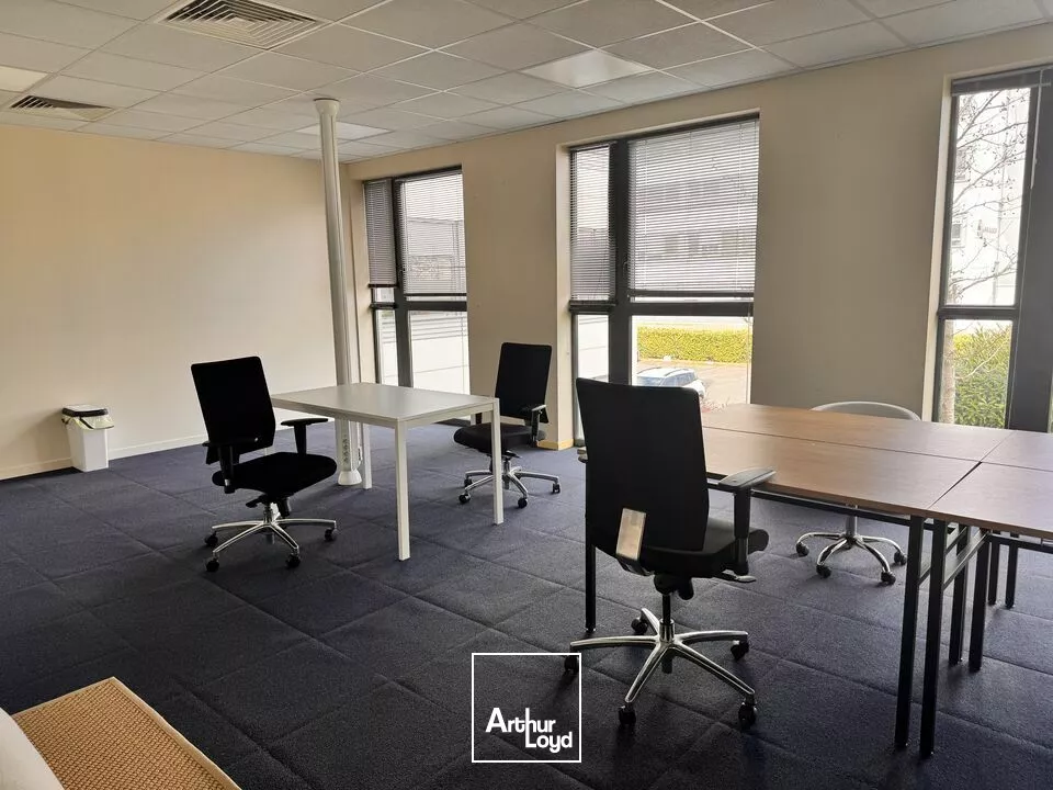 TOURS NORD L'AERONEF - D 910 ET ECHANGEUR A10 - A LOUER BUREAUX DE 64 M² - 1ER ETAGE