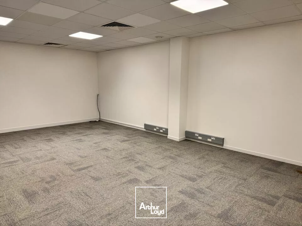 TOURS NORD L'AERONEF - D 910 - ECHANGEUR A10 - A LOUER BUREAUX DE 135 M² - 3EME ETAGE