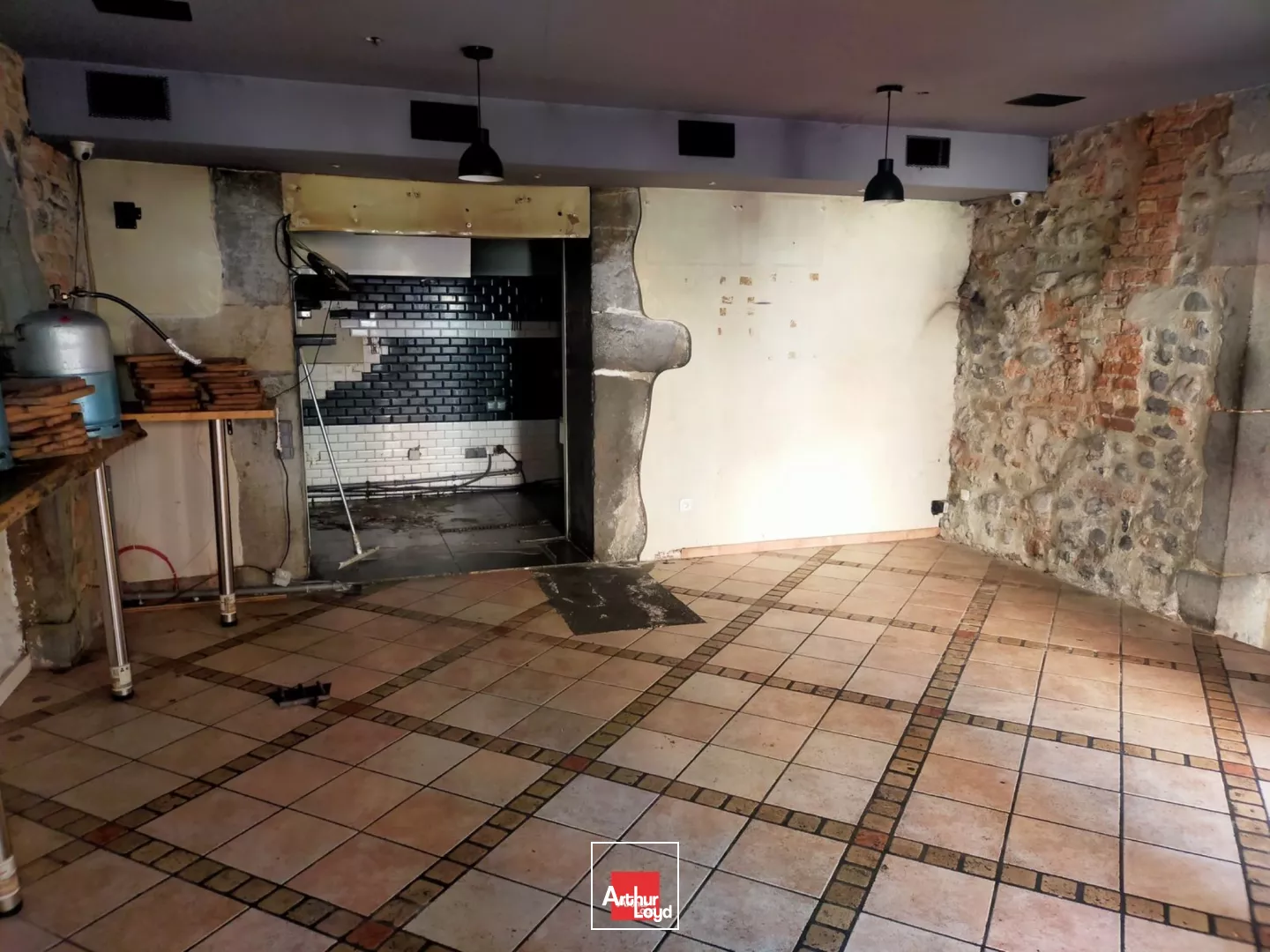 LOCAL COMMERCIAL 75 M² A LOUER GRENOBLE PLACE CLAVEYSON TERRASSE