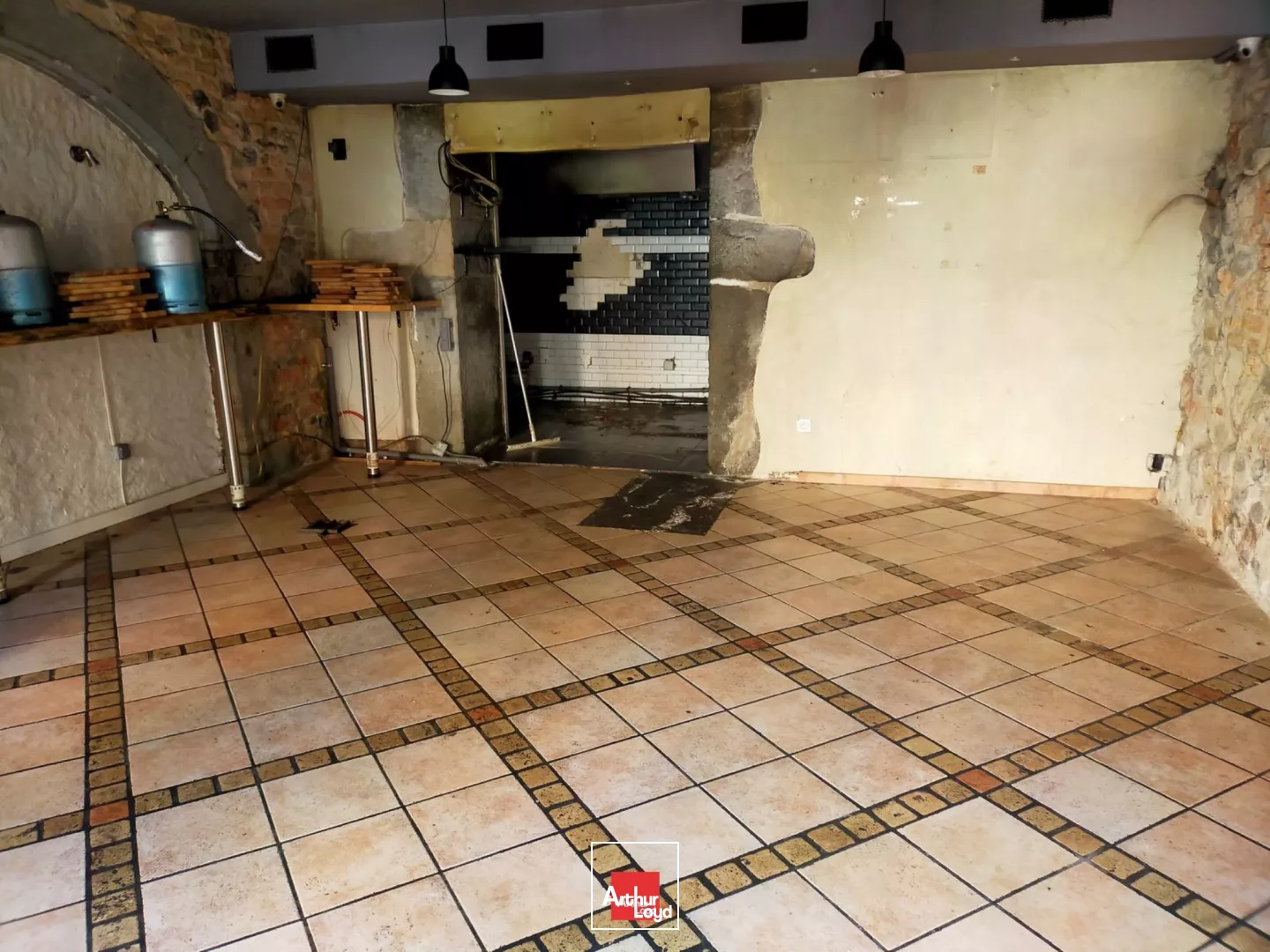 LOCAL COMMERCIAL 75 M² A LOUER GRENOBLE PLACE CLAVEYSON TERRASSE