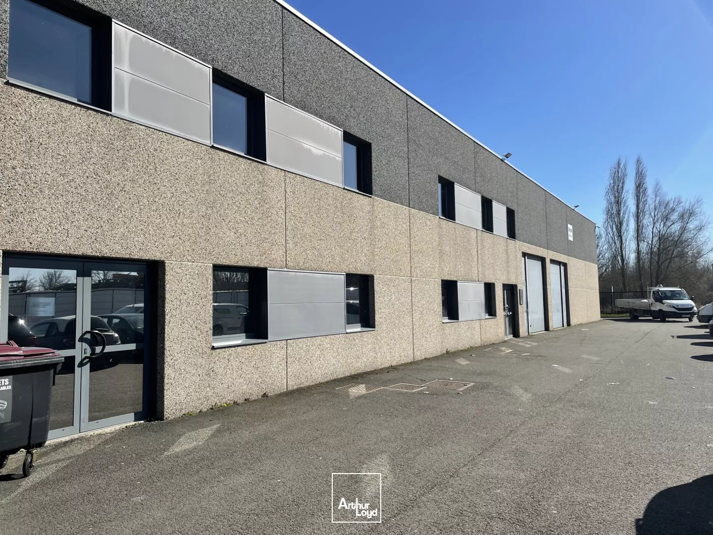 Parc d'activités de la Chenaie Rouvroy A1 atelier stockage bureaux bâtiment récent et sécurisé parking privé