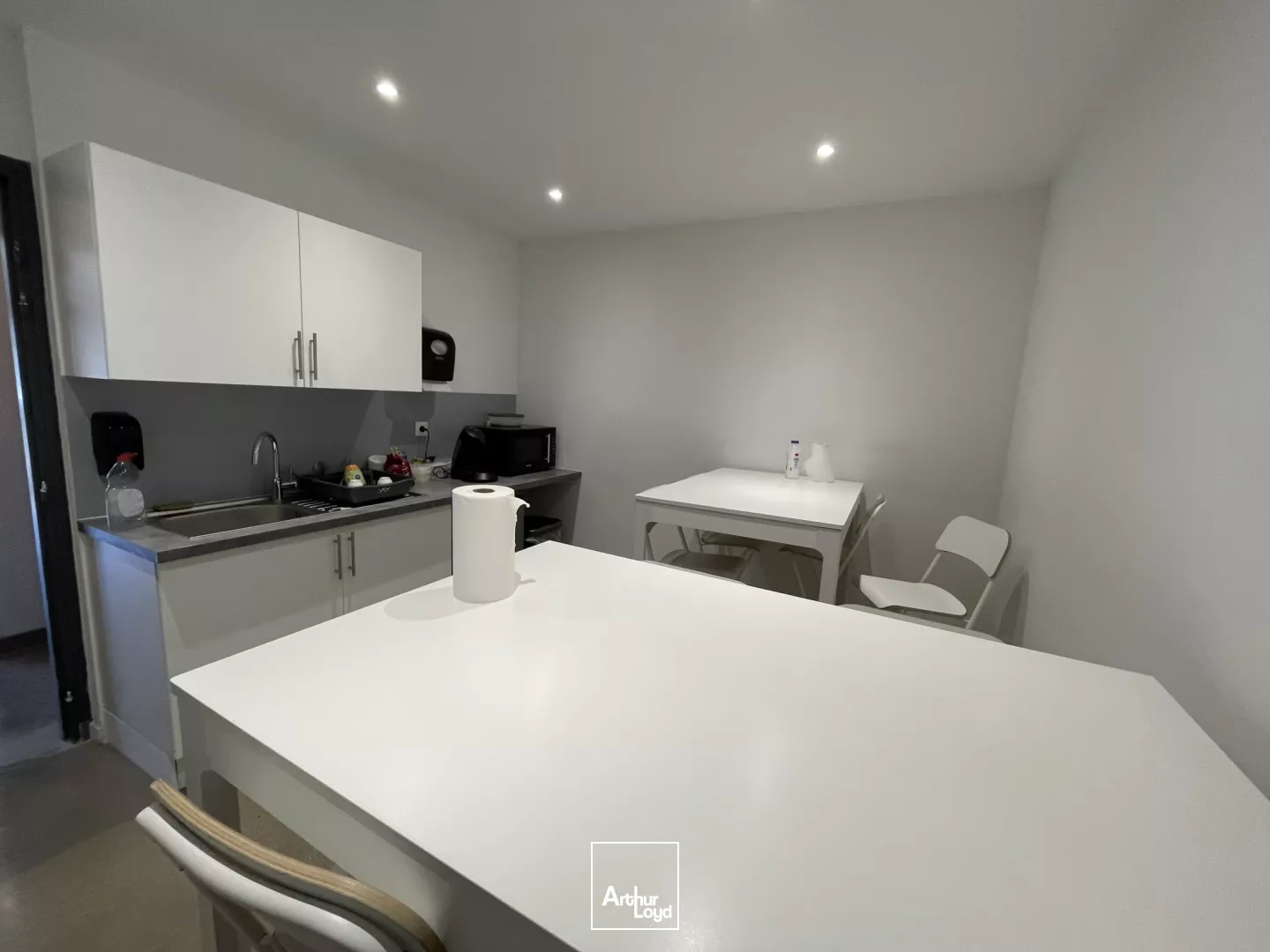 Parc d'activités de la Chenaie Rouvroy A1 atelier stockage bureaux bâtiment récent et sécurisé parking privé