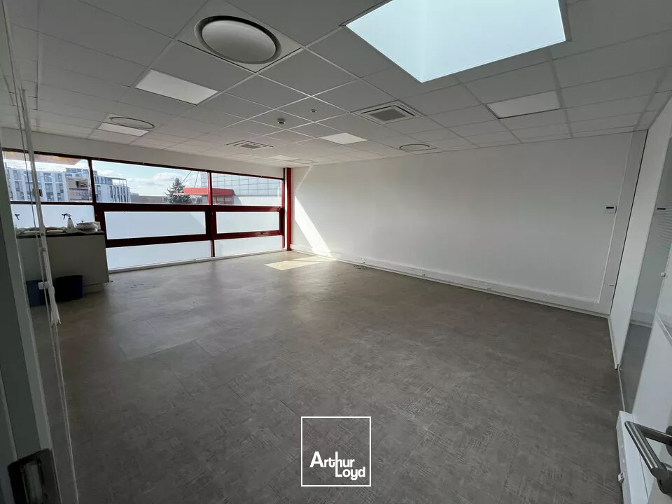 LOCAL D'ACTIVITE - ENTREPOT à LOUER de 3970 m²