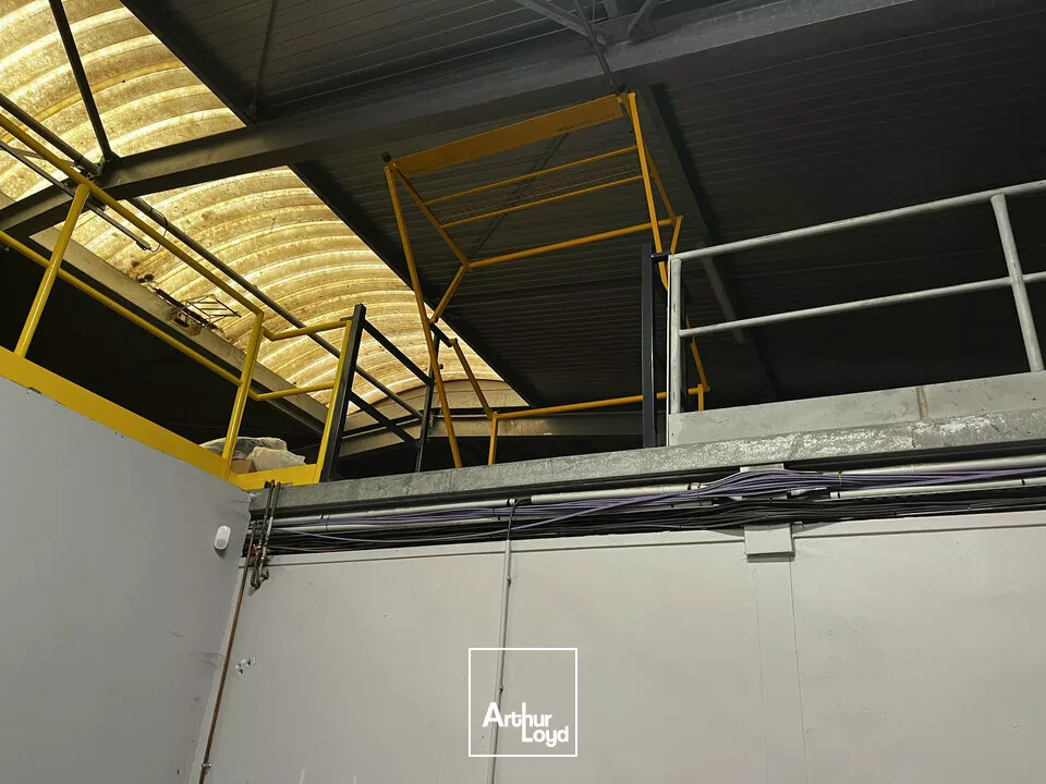 LOCAL D'ACTIVITE - ENTREPOT à LOUER de 1320 m²