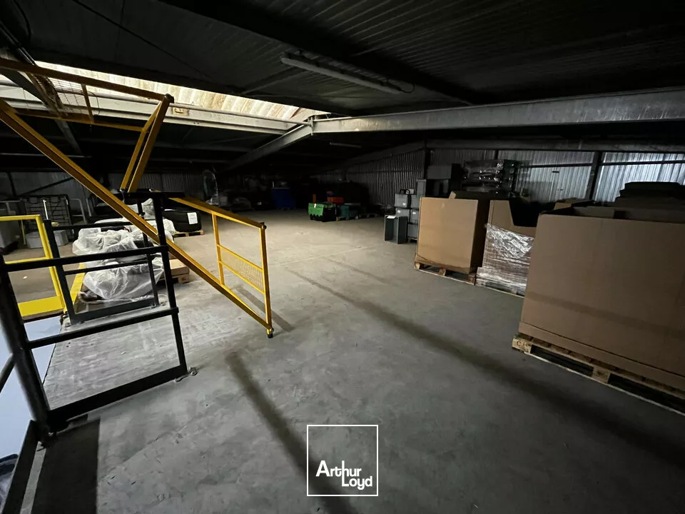 LOCAL D'ACTIVITE - ENTREPOT à LOUER de 1320 m²