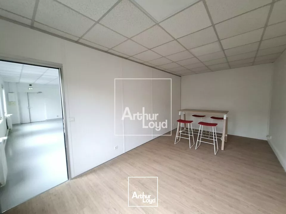 Bureaux rénovés avec monte-charge à louer