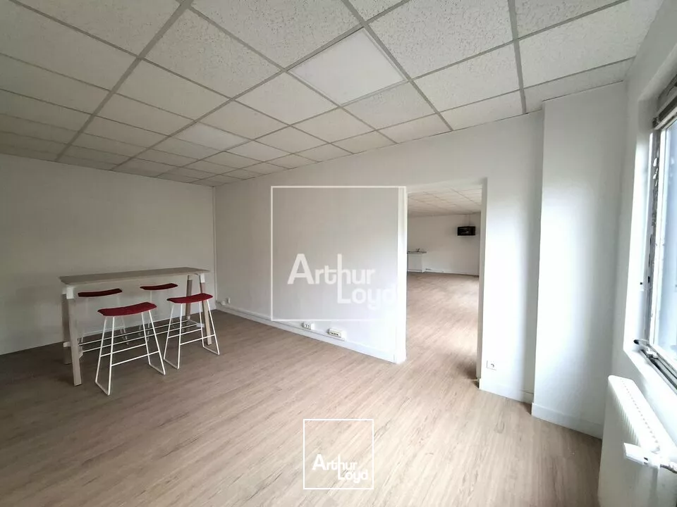 Bureaux rénovés avec monte-charge à louer