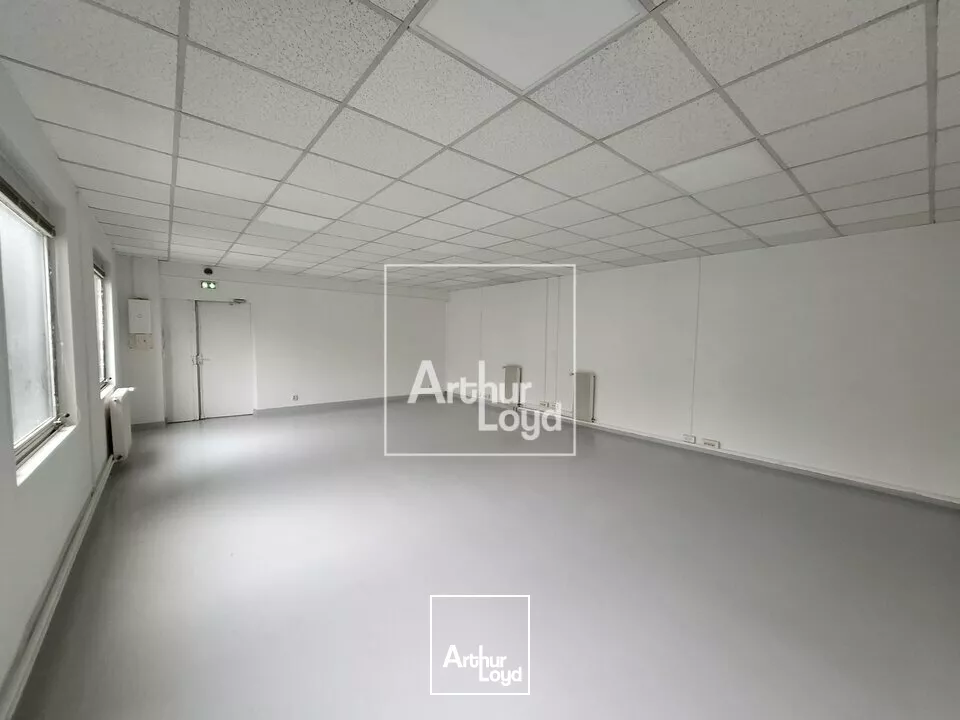 Bureaux rénovés avec monte-charge à louer