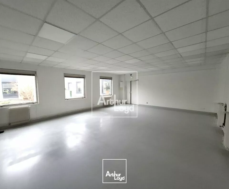 Bureaux rénovés avec monte-charge à louer