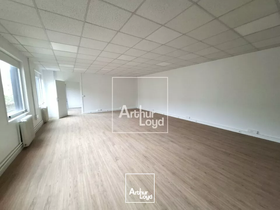 Bureaux rénovés avec monte-charge à louer