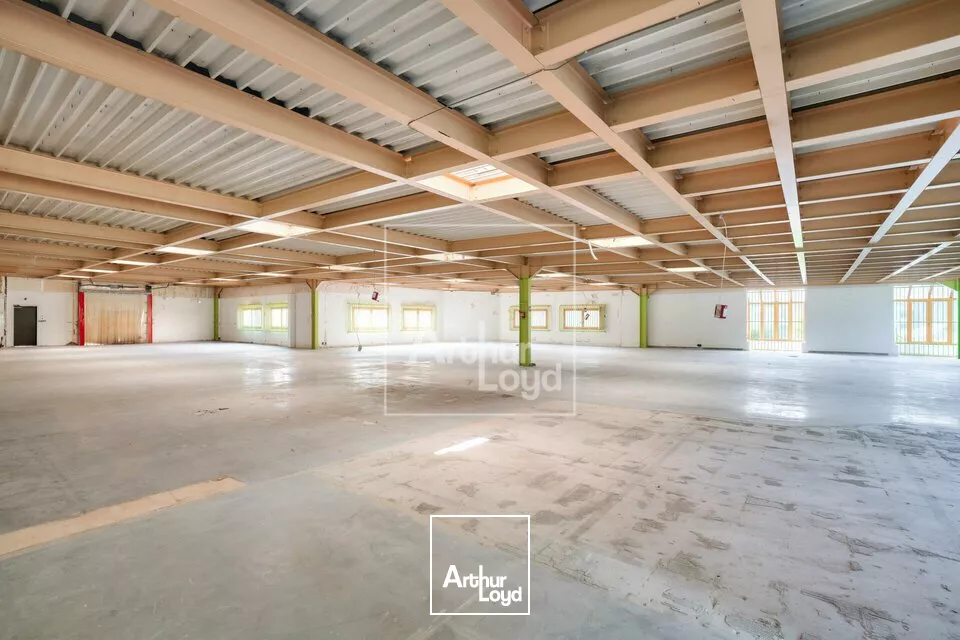 Locaux d'activité à louer dans un Parc verdoyant style 