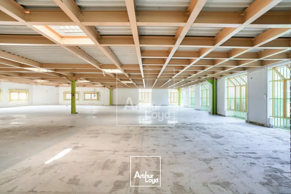 Locaux d'activité à louer dans un Parc verdoyant style 