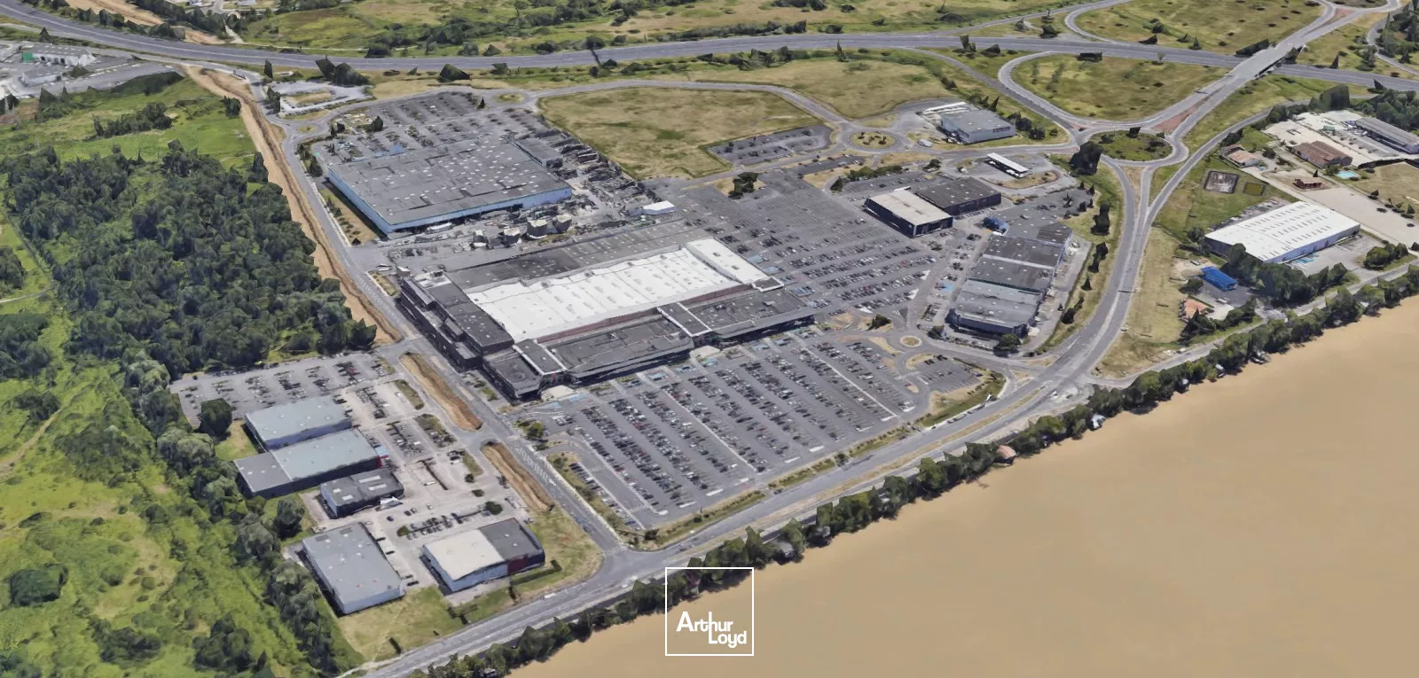 À LOUER - BOULIAC RETAIL PARK - CELLULE 890 M²