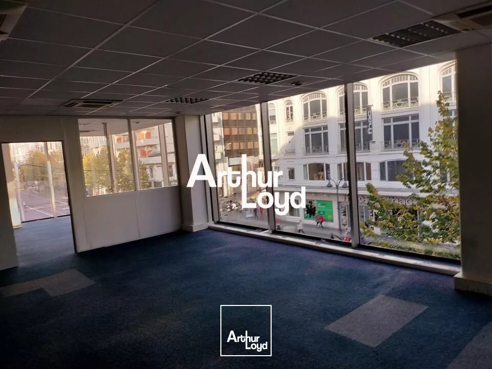 EMPLACEMENT PREMIUM SUR NICE CENTRE POUR DES BUREAUX EN DOUBLE EXPOSITION