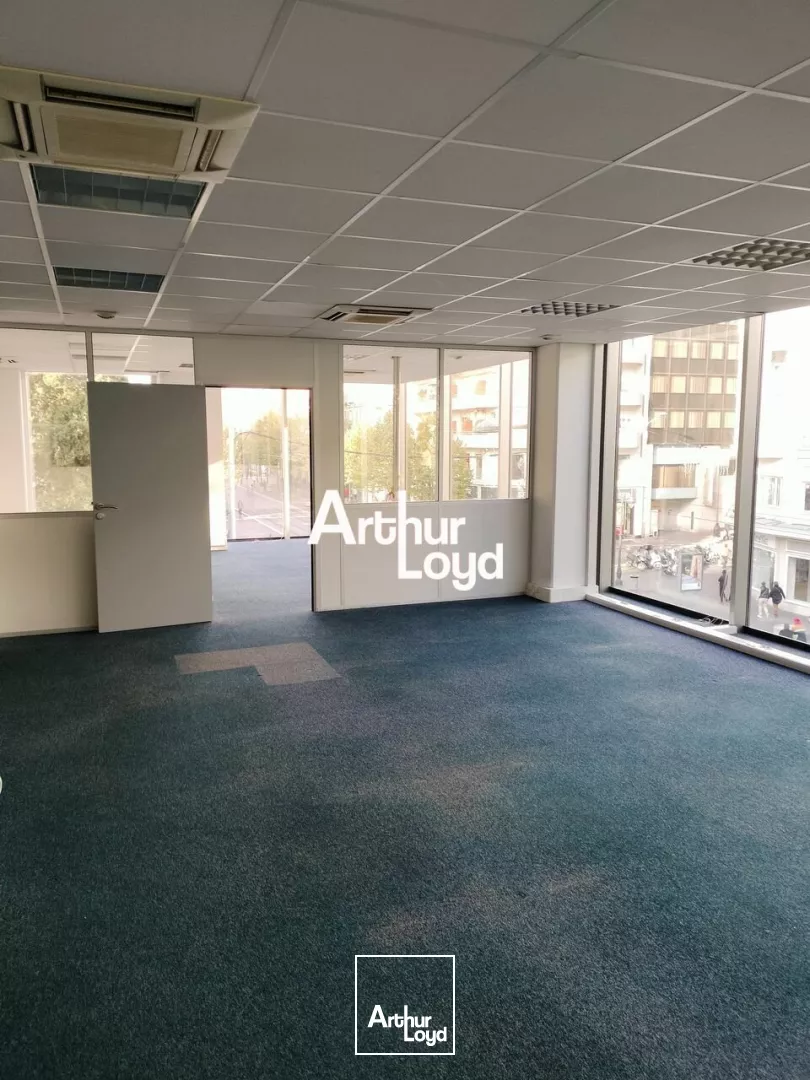 EMPLACEMENT PREMIUM SUR NICE CENTRE POUR DES BUREAUX EN DOUBLE EXPOSITION