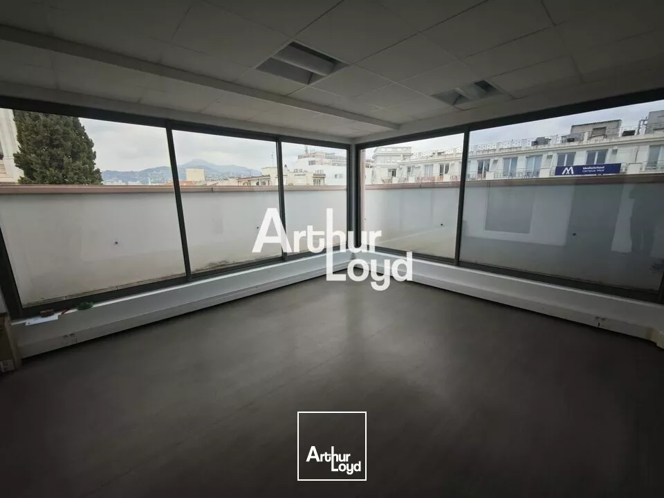 EMPLACEMENT PREMIUM SUR NICE CENTRE POUR DES BUREAUX EN DOUBLE EXPOSITION