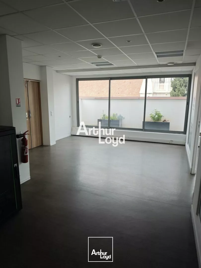 EMPLACEMENT PREMIUM SUR NICE CENTRE POUR DES BUREAUX EN DOUBLE EXPOSITION