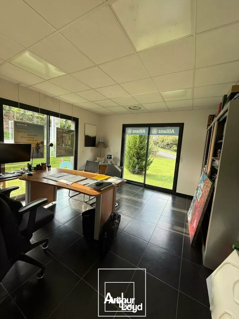 BUREAUX vente à SARLAT-LA-CANÉDA 24200