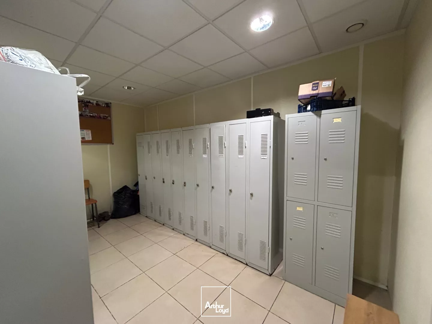 A VENDRE - LOCAUX D'ACTIVITÉ - 1260 M2 - SAINT-QUENTIN