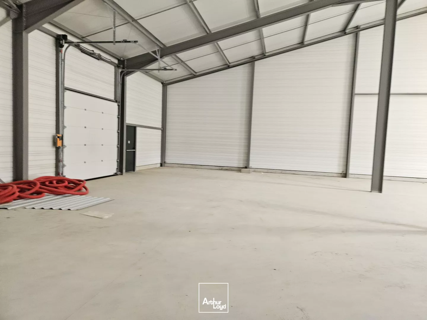 Rare à Lézignan-Corbières, local d'activité à louer de 480 m2 divisibles à partir de 240 m2