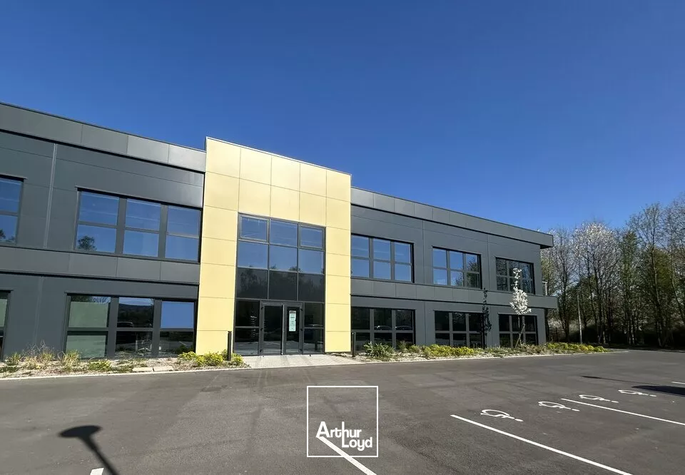 BUREAUX à VENDRE de 688.7 m²