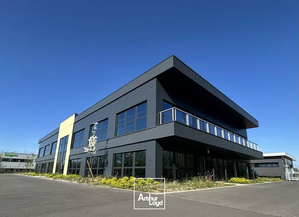 BUREAUX à LOUER de 688.7 m²