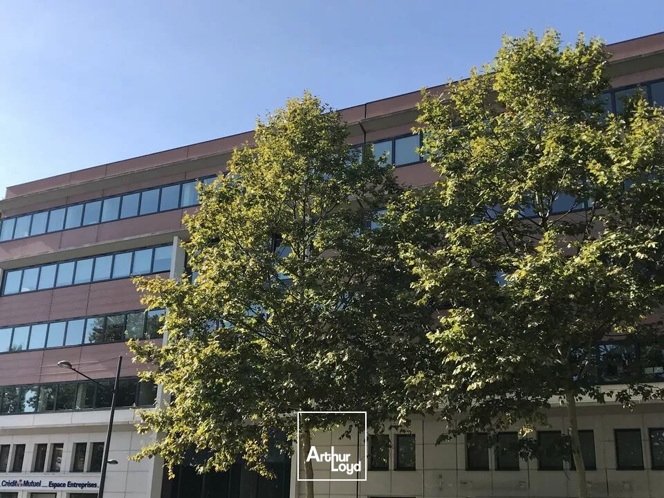 BUREAUX à LOUER de 1798 m²