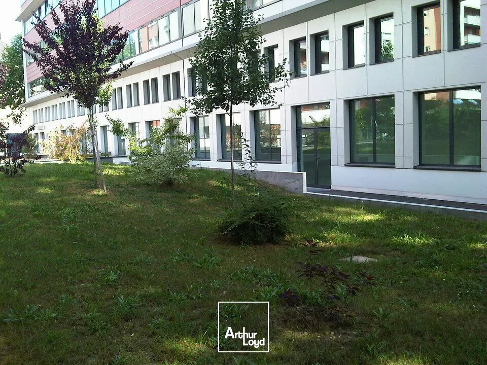 BUREAUX à LOUER de 1798 m²