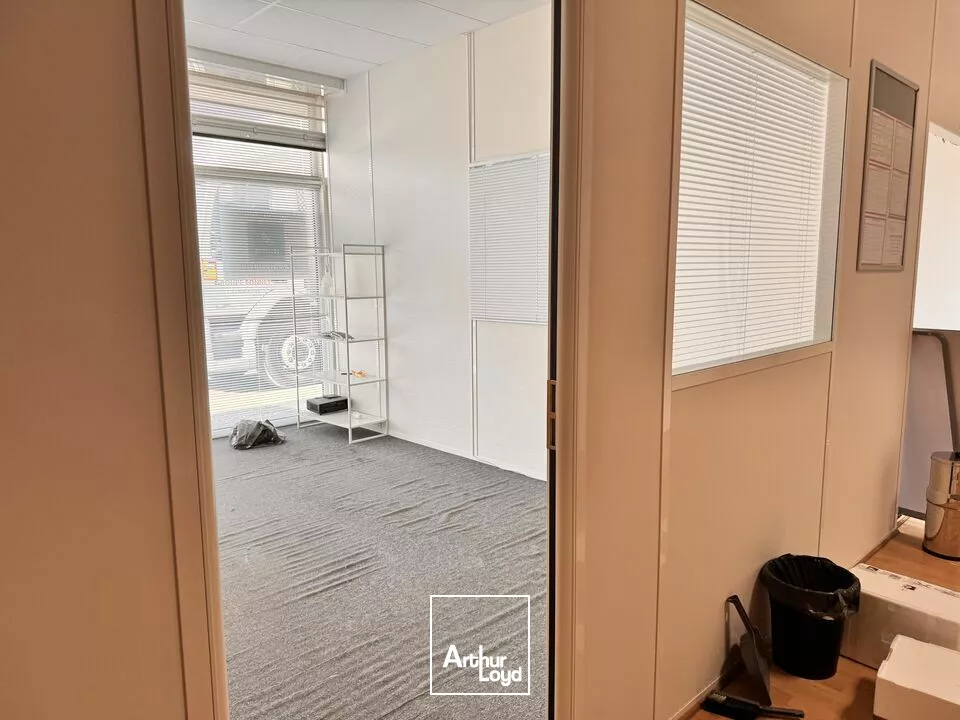 TOURS SUD EST - CHAMBRAY - A LOUER LOCAL DE 302 M² - PARKING COMMUN - IDEAL B2B