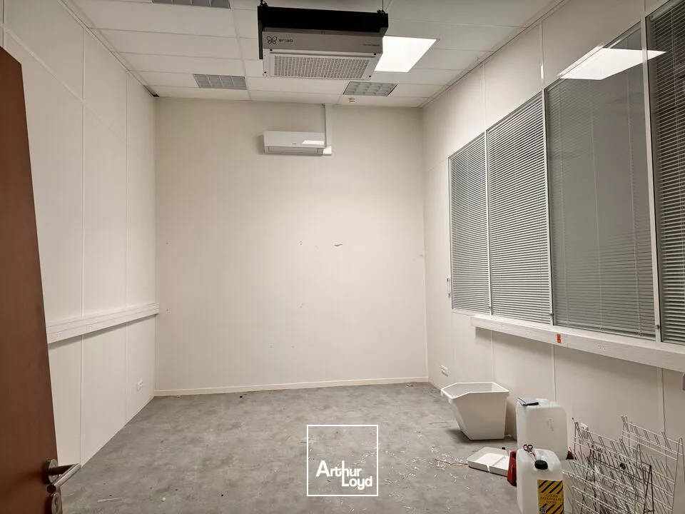 TOURS SUD EST - CHAMBRAY - A LOUER LOCAL DE 302 M² - PARKING COMMUN - IDEAL B2B