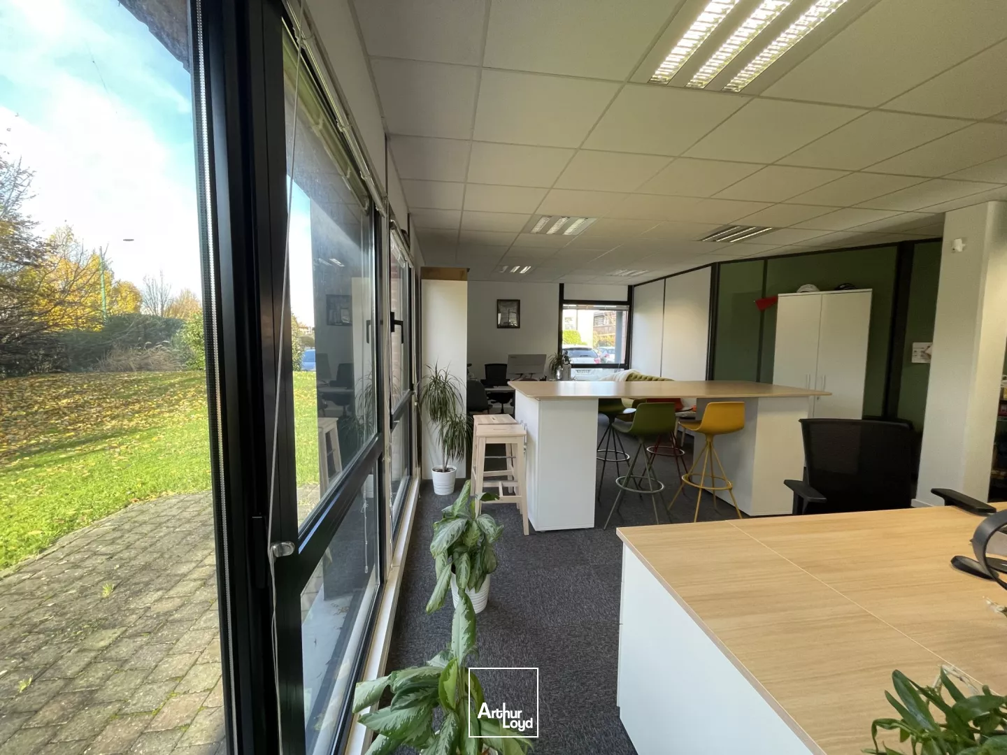Bureaux à louer - Wambrechies - Rocade Nord-Ouest - Situé dans un environnement verdoyant et agréable, nous vous proposons à la location une belle surface de bureaux avec de très bonn...