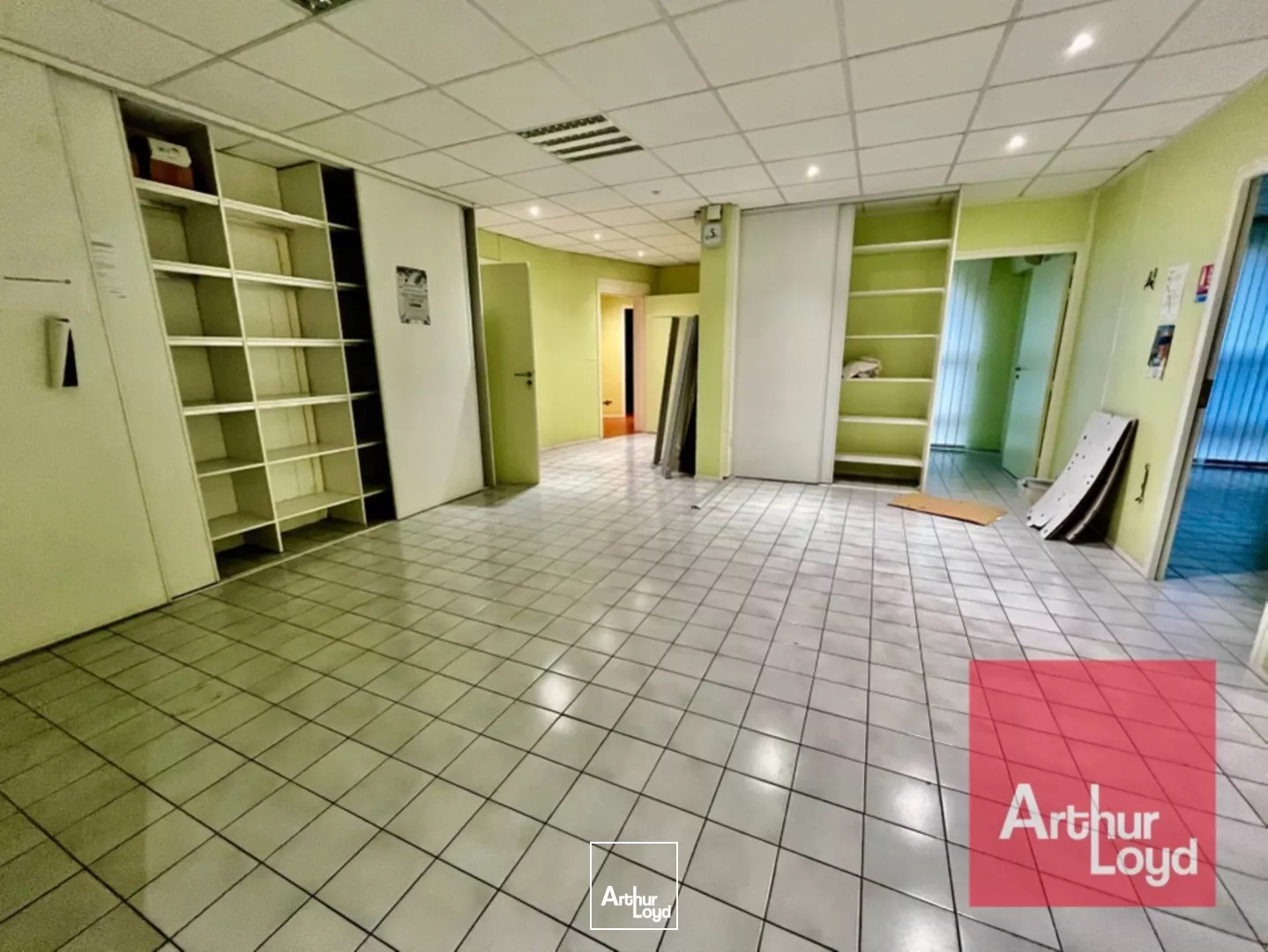 LOCAUX COMMERCIAUX/BUREAUX À VENDRE MONTPELLIER QUARTIER CELLENEUVE