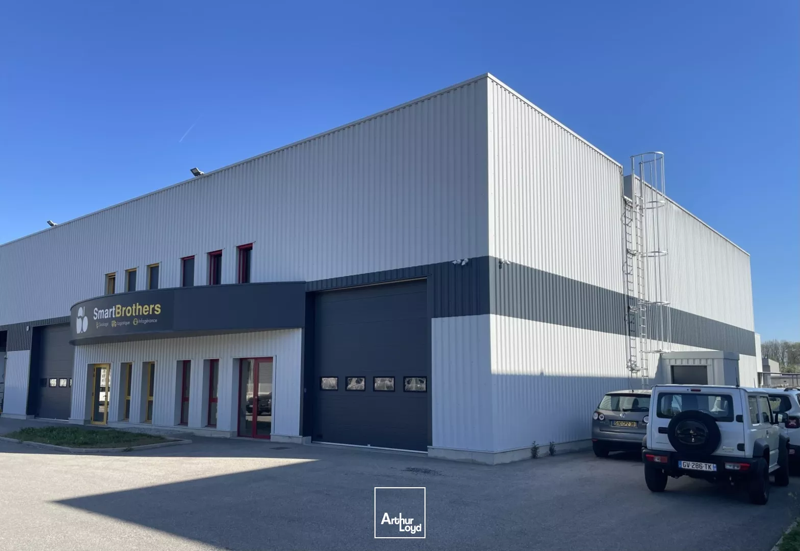 local d'activité récent 880 m² LE VERSOUD