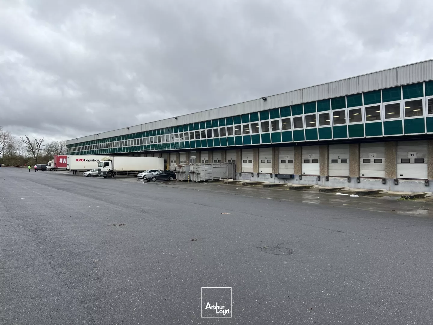 Entrepôts ICPE divisibles entièrement rénovés à partir de 2686 m² - Saint-Witz, site premium proche Roissy CDG - location en bail commercial