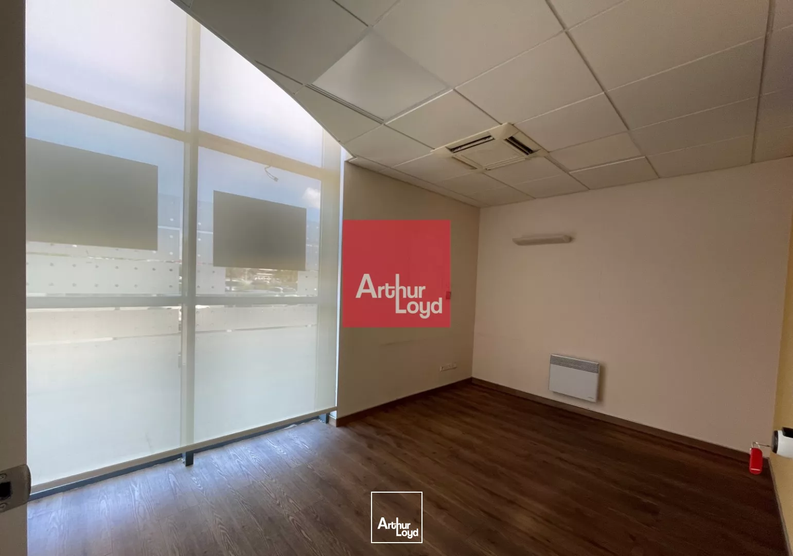 LOCAL COMMERCIAL - 219 M2 - ZONE COMMERCIALE - NIMES